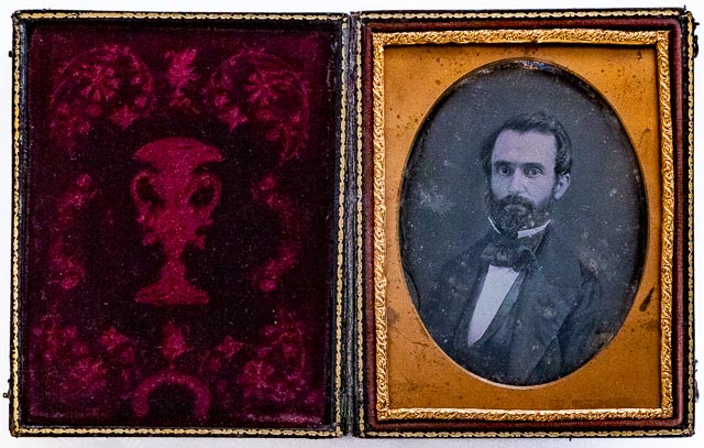 Men 9 (case interior)