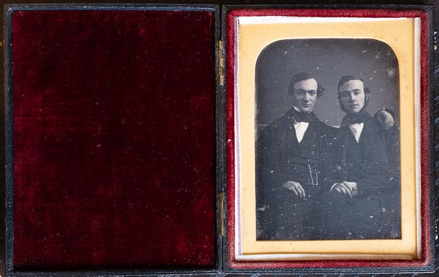 Men 5 (case interior)