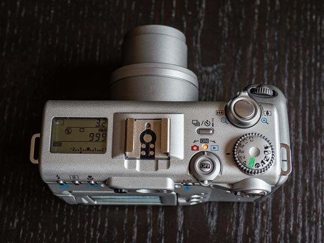 Canon Powershot G3 top plate controls.