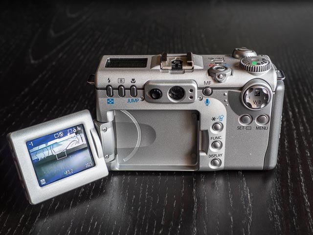 Canon Powershot G3 fully articulated rear monitor 1