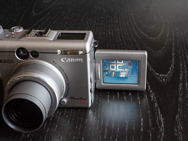 Canon Powershot G3 fully articulated rear monitor 2