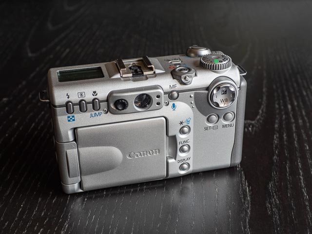 Canon Powershot G3 fully articulated rear monitor 3