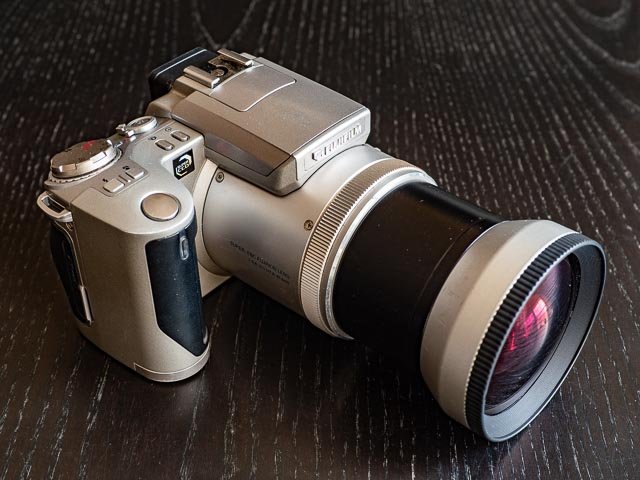 Fujifilm Finepix 4900 Zoom with wide-angle converter