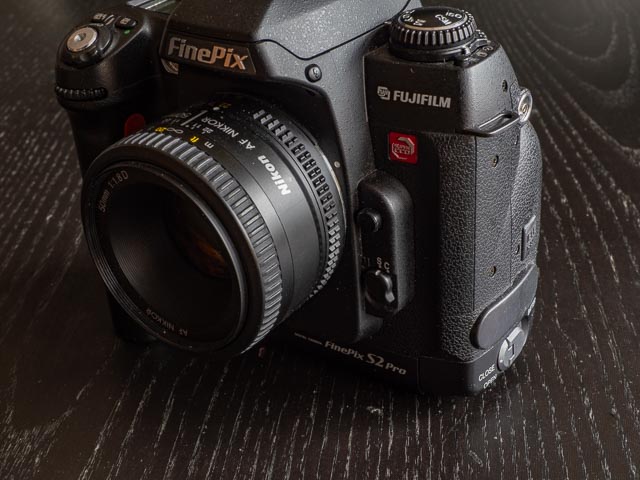 Fujifilm FinePix S2 Pro front right controls