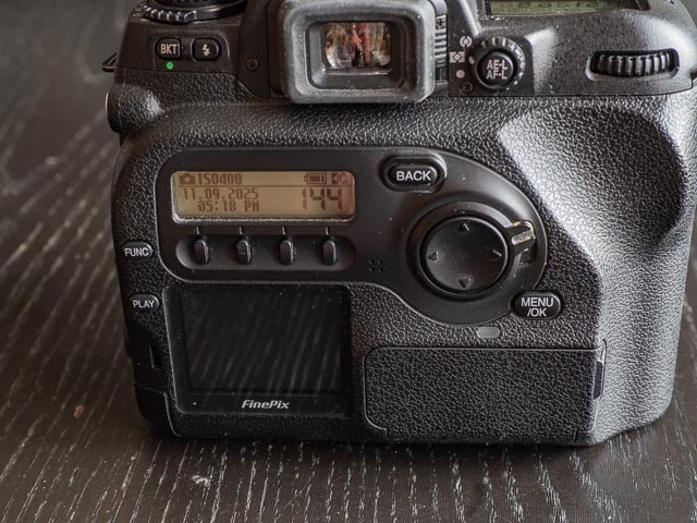 Fujifilm FinePix S2 Pro rear digital controls 1