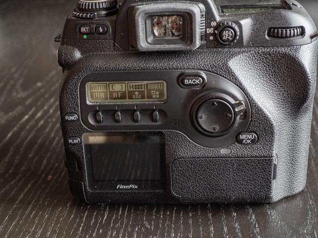 Fujifilm FinePix S2 Pro rear digital controls 2