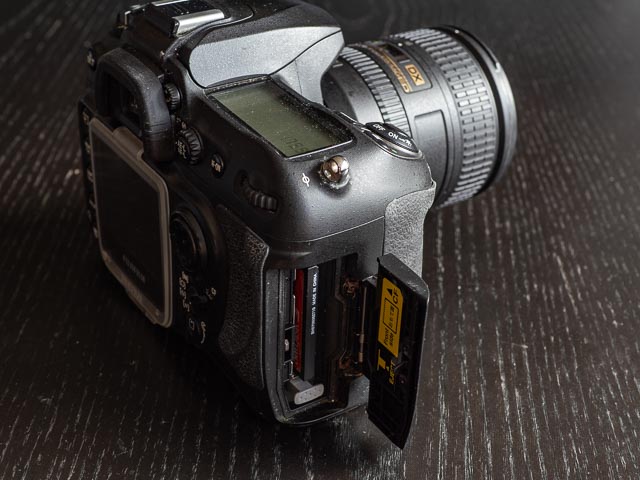 Fujifilm FinePix S5 Pro memory card slot