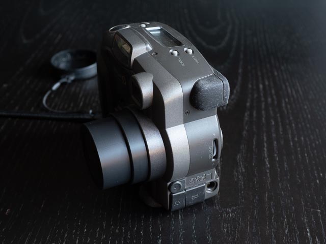 Kodak DC260 Zoom left side.