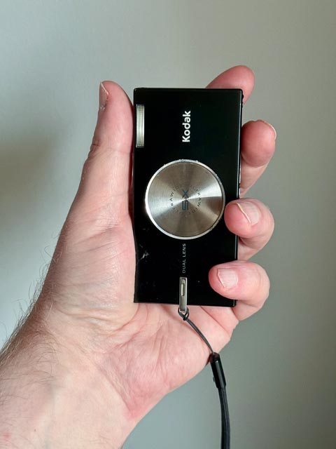 Kodak EasyShare V705 in my hand