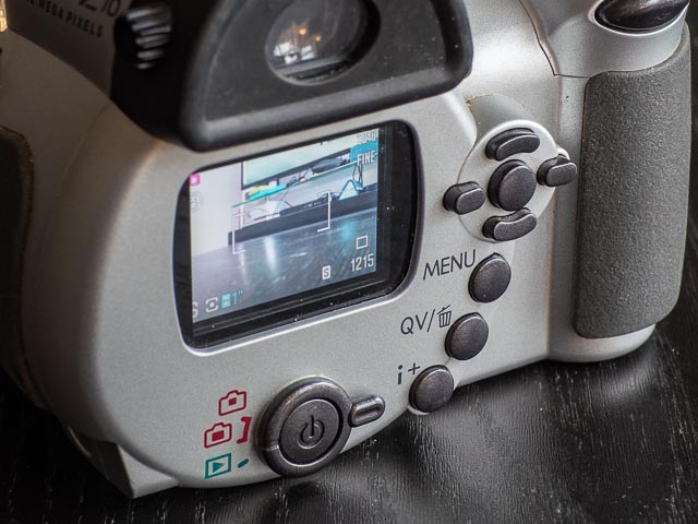 Konica Minolta DiMAGE Z10 back