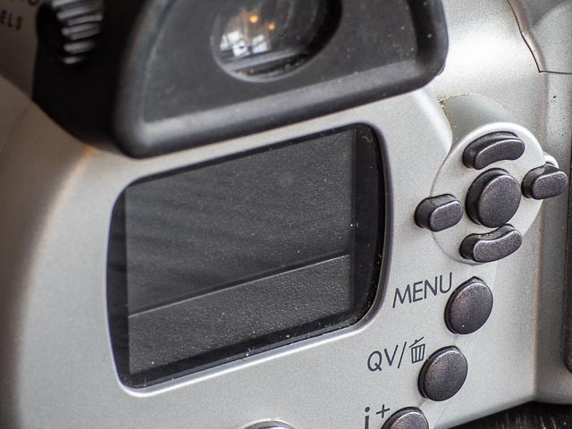 Konica Minolta DiMAGE Z10 rear monitor blind