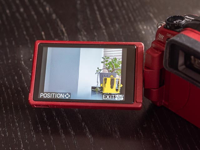 Setting the position of the live histogram on the Panasonic G1's display.