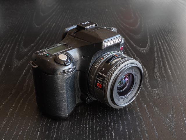 Pentax *ist D fitten with an SMC Pentax-F 28mm f/2.8 lens from 1987.